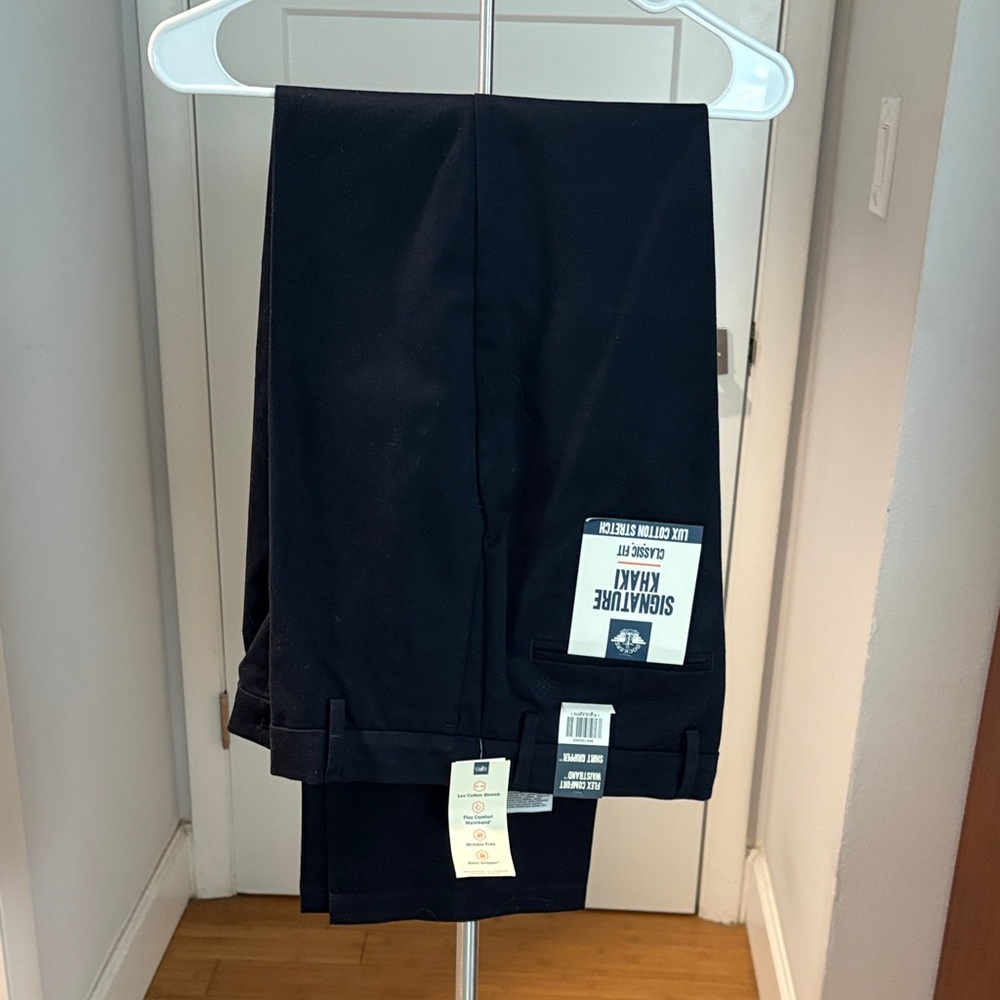 Dockers Men's Dark Blue Chinos